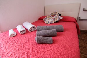 3 bedrooms, desk, iron/ironing board, travel cot - Seaside cottage in residence (Costa Saracena)