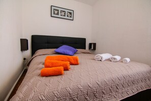 3 Schlafzimmer, Schreibtisch, Bügeleisen/Bügelbrett, Reisekinderbett