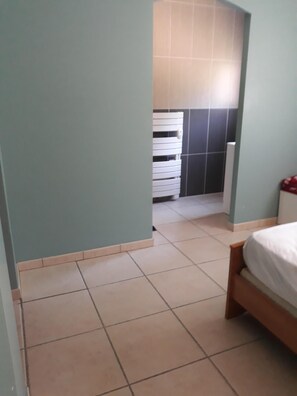 3 chambres, bureau, fer et planche à repasser, Wi-Fi gratuit