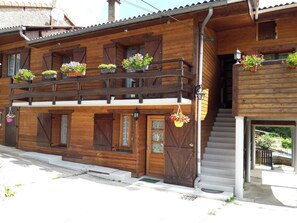Exterior detail - At Anna's cottage (Saint-Rambert-en-Bugey)