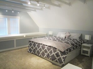 5 bedrooms, desk, iron/ironing board, free WiFi - Beautiful, Mint, CLEAN, Spacious Inside and Out (Asbury Park)