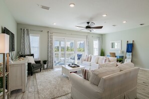 Fernseher, DVD-Player, Stereoanlage