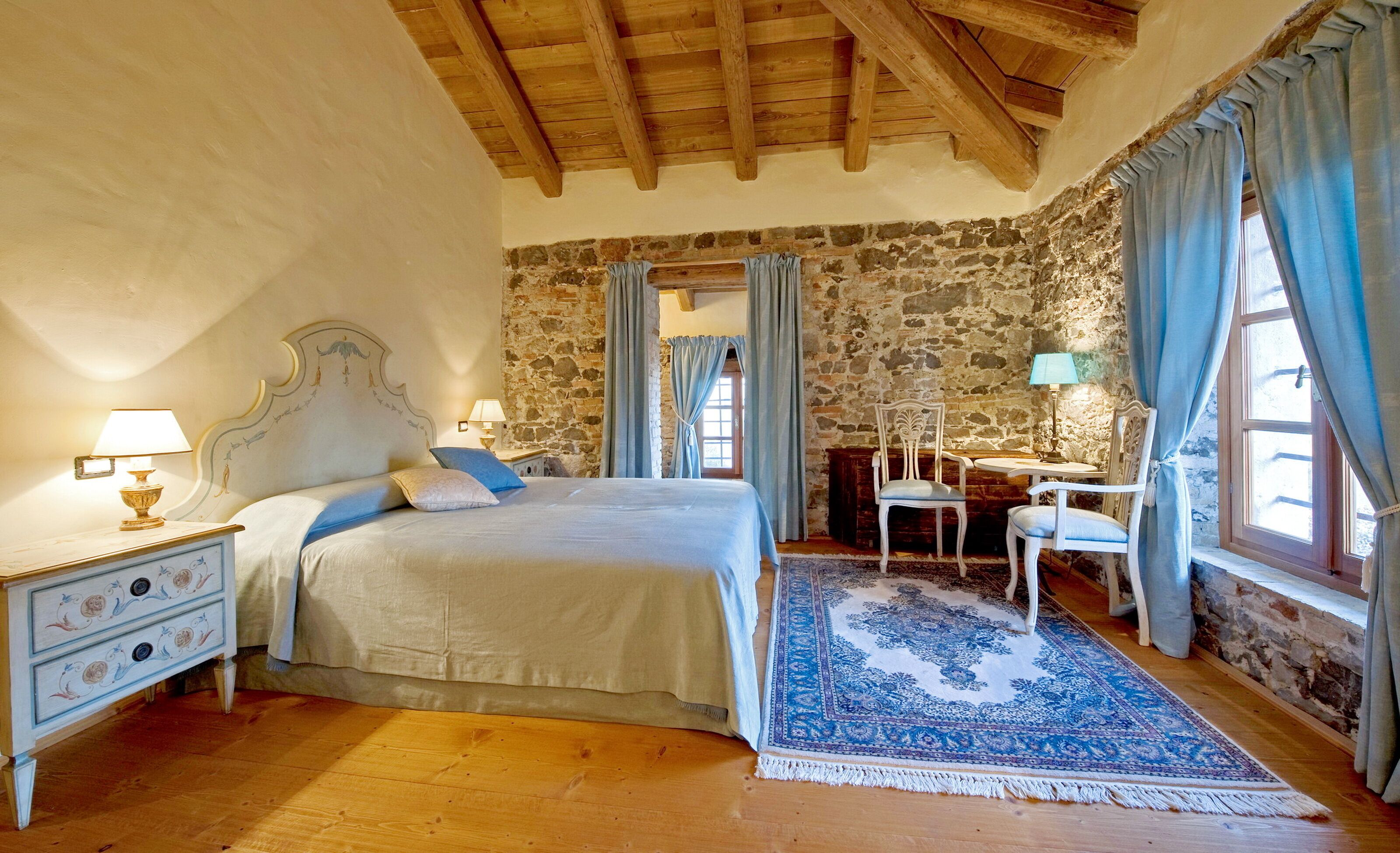 4 bedrooms, desk, iron/ironing board, free WiFi