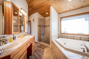 Shower, jetted tub, heated floors, towels