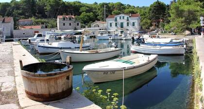 Luxury villa with all comforts, swimming pool, 150m from the sea, breathtaking view + mooring