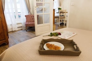 1 bedroom, iron/ironing board, WiFi, bed sheets - Le Merlot du Marais - Pompidou (Paris)