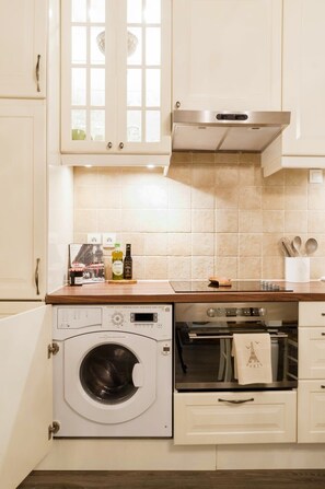 Fridge, microwave, stovetop, dishwasher - Le Jardin Du Marais - Beaubourg (Paris)