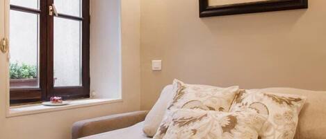 1 habitación, tabla de planchar con plancha, wifi y ropa de cama