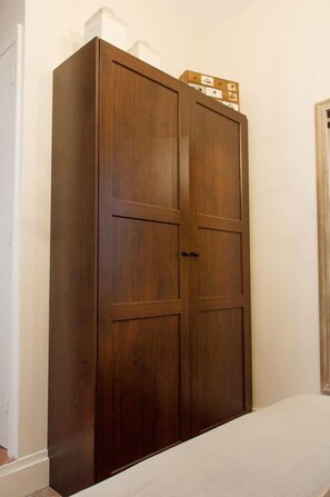 Interior - Voyage En Isle (Paris)