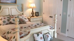 A bedroom with a bed, bedside table, lamp, and a ceiling fan. - Cape May Beautiful Condo(5minutes to the Beach) (Cape May)