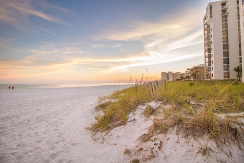 Kuin uusi! Täysin kunnostettu ja kauniisti suunniteltu!