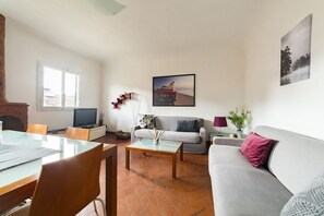 Living area - An authentic florentine apartment for 6 just in front of the David Museum (FIRENZE)
