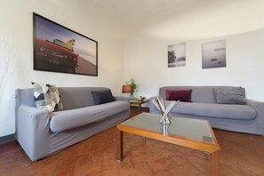 Living area - An authentic florentine apartment for 6 just in front of the David Museum (FIRENZE)
