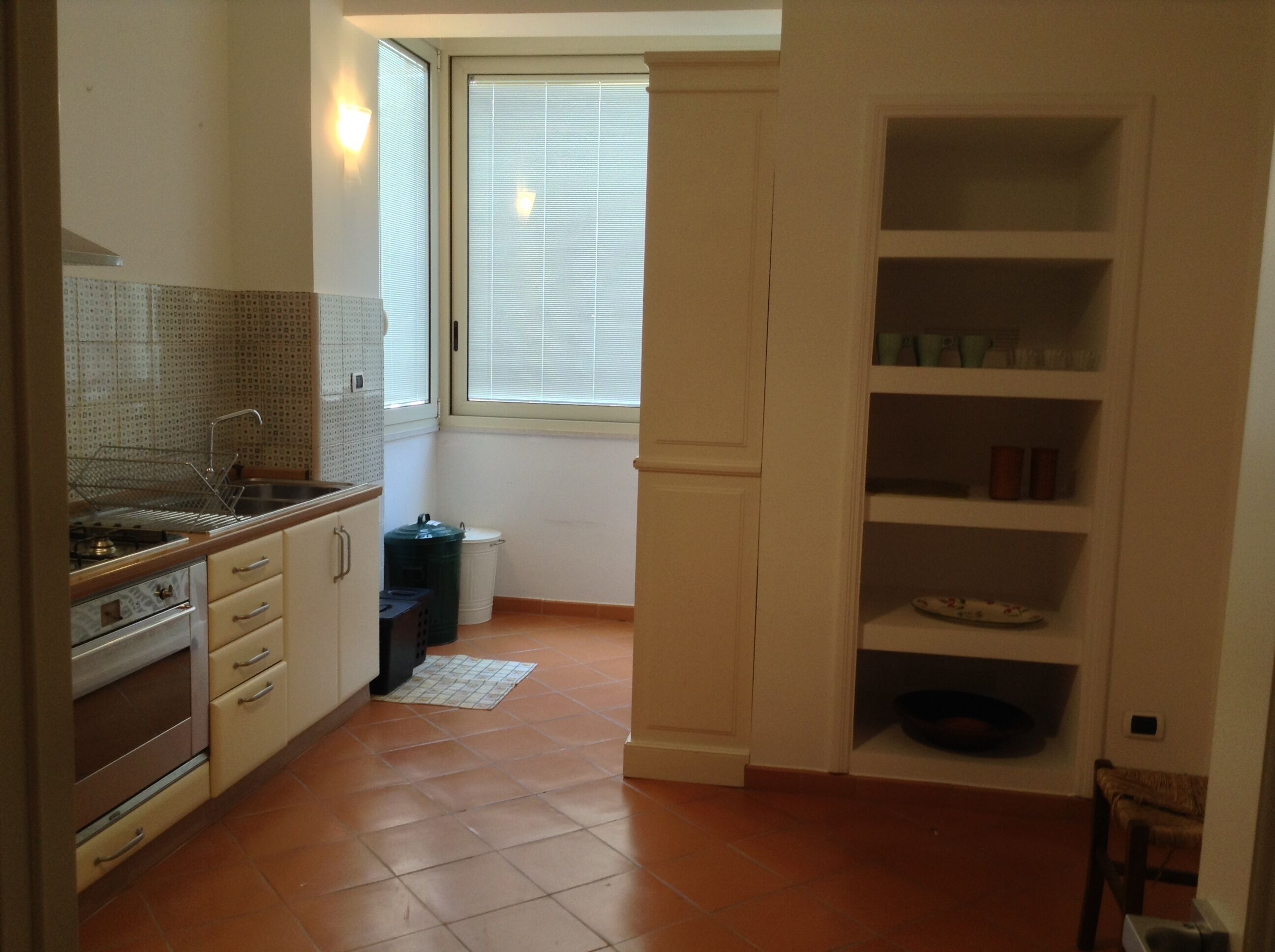 Frigorifero, forno, piano cottura, macchina per tè/caffè