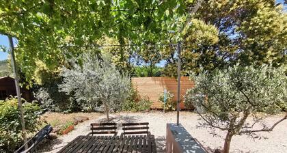 Maison des ruffes, calme Ă  1,4km du lac du Salagou