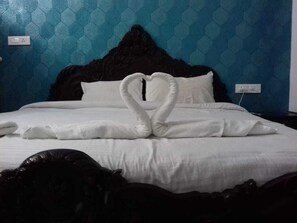 6 bedrooms, iron/ironing board, bed sheets