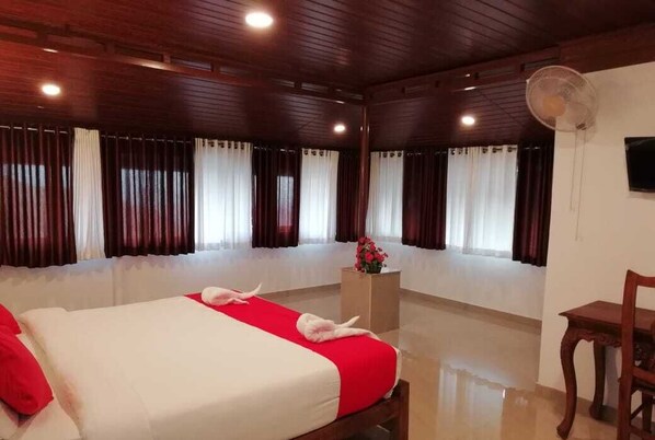 6 bedrooms, iron/ironing board, bed sheets