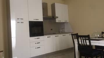 Frigorifero, forno, piano cottura