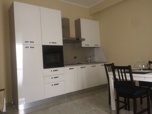 Fridge, oven, stovetop - apartment with balcony (Gioia Tauro)