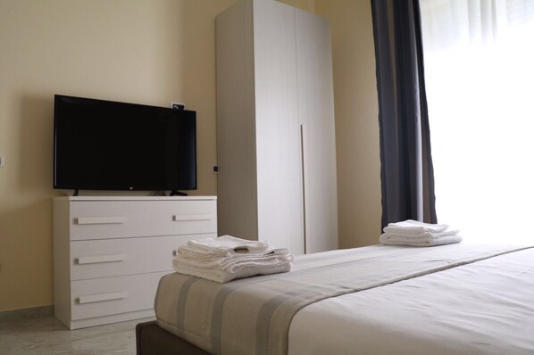 2 bedrooms, WiFi - apartment with balcony (Gioia Tauro)