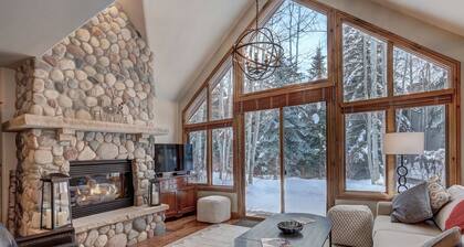 High Ceilings, Natural Light- 3 Bedroom Arrowhead Ge Condo by RedAwning