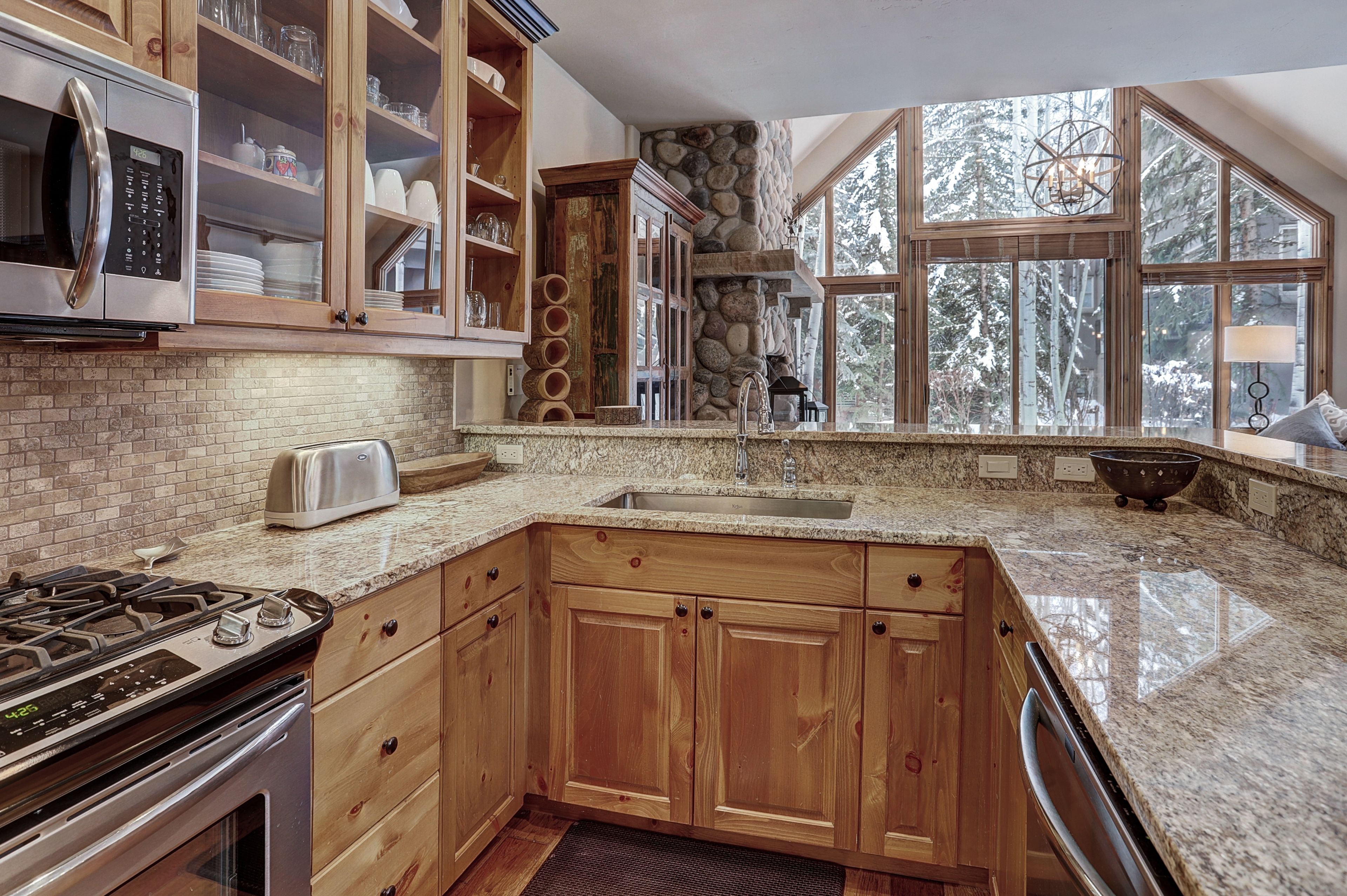 Condo, 3 Bedrooms | Private kitchen | Fridge, oven, coffee/tea maker, toaster