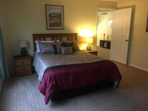 4 habitaciones, tabla de planchar con plancha, wifi y ropa de cama 