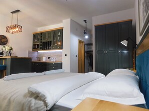 Desk, soundproofing, iron/ironing board, WiFi - P.S Cattaro Studio Apartment (Kotor)