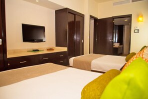 2 bedrooms, in-room safe, iron/ironing board, WiFi