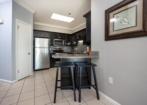 Kylskåp, mikrovågsugn, ugn och diskmaskin