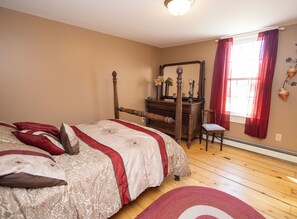 2 bedrooms, travel cot, WiFi, bed sheets