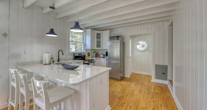 2 Bedroom Apt. in Ocean Bay Park, walk to beach and entertainment