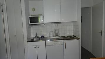 Fridge, microwave, dishwasher