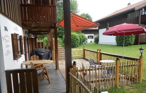 Schönes Ferienhaus "Tante Emma" in Regen, eingezäunter Bereich, Haustier erlaubt
