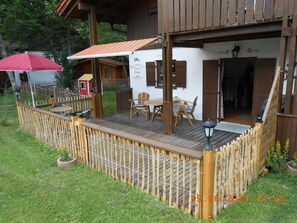 Outdoor dining - Nice holiday home "Aunt Emma" in Regen, Bavarian Forest, pets welcome (Kattersdorf)