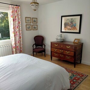 4 makuuhuonetta, silitysrauta/-lauta, vauvan matkasänky, ilmainen Wi-Fi