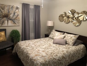 3 bedrooms, iron/ironing board, WiFi, bed sheets - Summertime Sweetness in St.Augustine- Close to Festival Locations & Downtown! (St. Augustine)