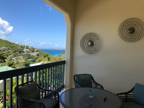 New 2BR villa w/ balcony near Cruz Bay