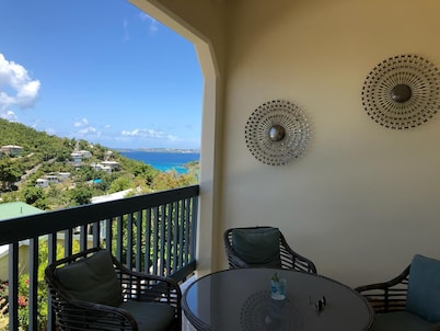 New 2BR villa w/ balcony near Cruz Bay