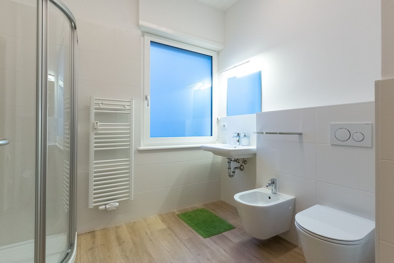 Doccia, asciugacapelli, bidet, asciugamani