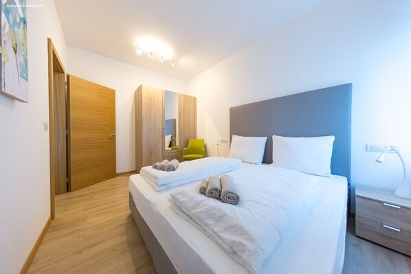 1 habitación, tabla de planchar con plancha, wifi y ropa de cama 