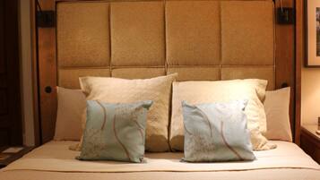 1 bedroom, in-room safe, iron/ironing board, free WiFi