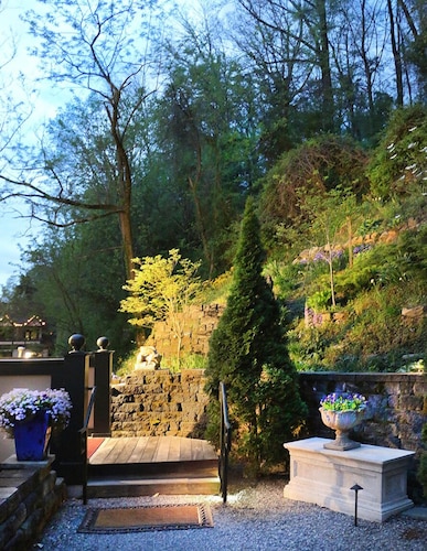 Downtown Asheville's Historic Biltmore Village; Griffin's Lair, shopping, walk.