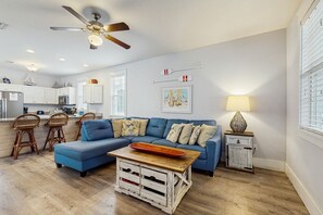 TV - Beautiful home in a gated community w/ porches & shared pool/hot tub (Port St. Joe)