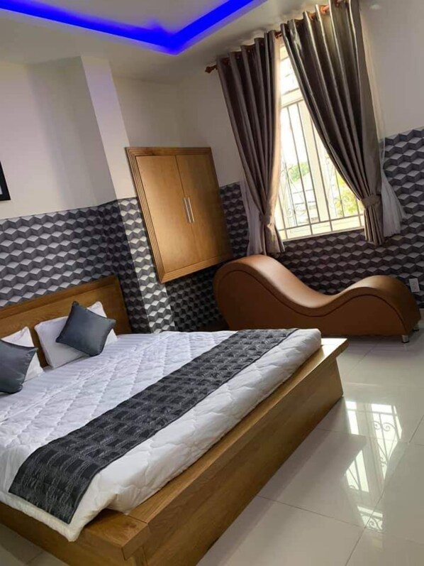 Free WiFi, wheelchair access