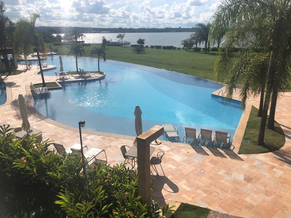 Outdoor pool, a heated pool - Lake Islands - 2 acts - charming, functional. safe, luxury condominium (brasilia)