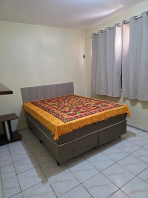 3 عدّة غرف نوم ومكواة/لوح كي وواي فاي مجانًا وملاءات أسرّة