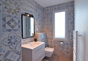 Bathtub, hair dryer, towels, soap