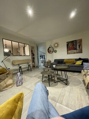 Fireplace, ping pong, books