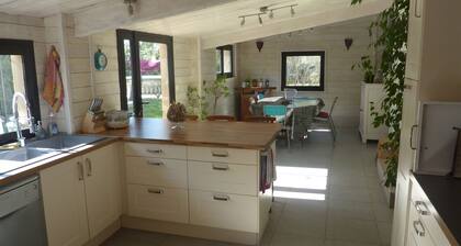 house between vineyards and garrigue
